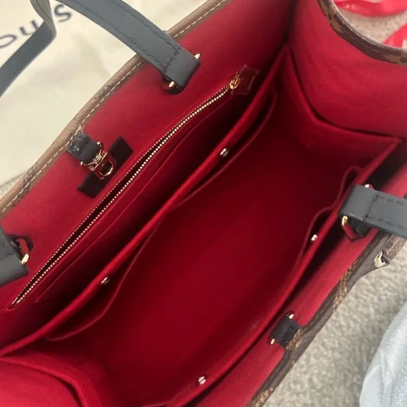 Louis Vuitton On the Go MM Monogram Tote - Picture 9 of 12